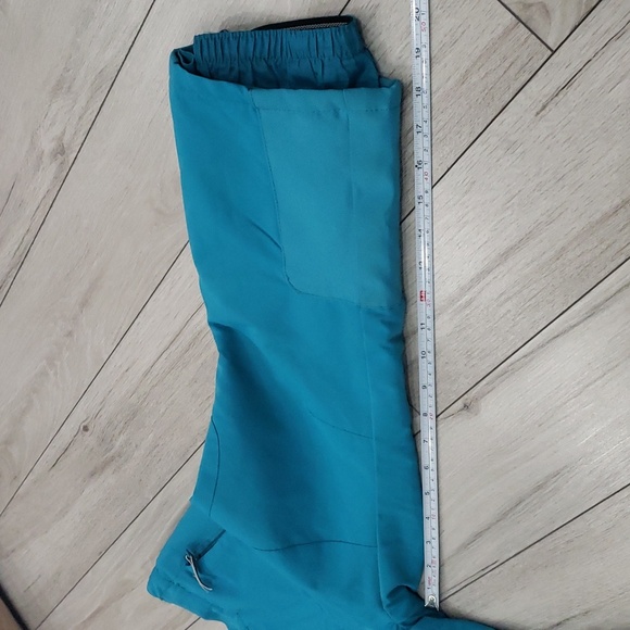 Girl's snow pants with suspenders (fit like a 5) - Picture 8 of 10